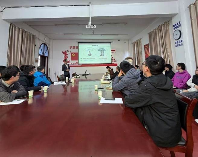 会议室里的人们AI 生成的内容可能不正确。